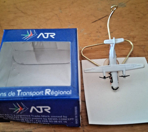 Modellino aereo spilla atr - a,